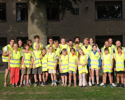 Groepsfoto fluohesjes